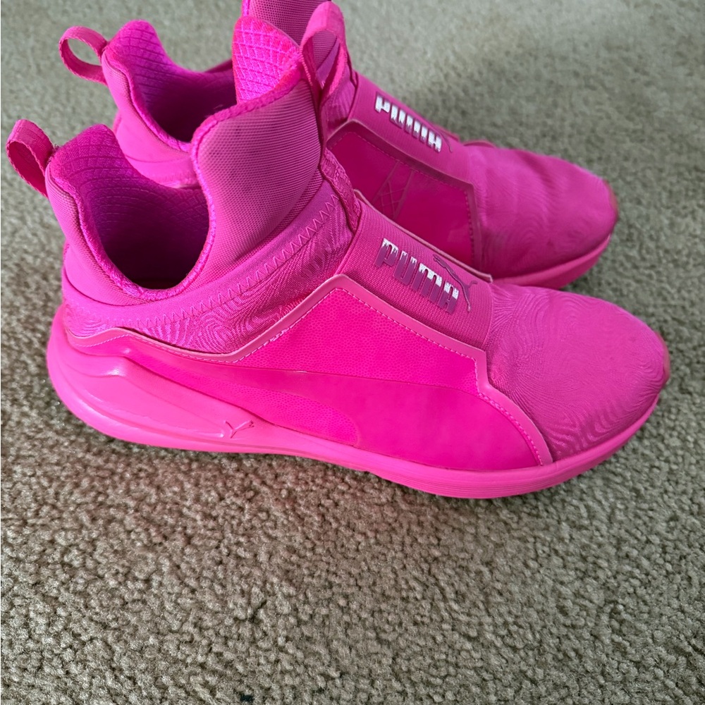 Puma women Vibrant Pink Sneakers